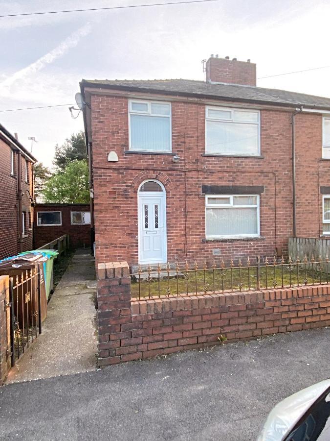 Entire 3-Bedroom Home In Oldham - Guest House Esterno foto