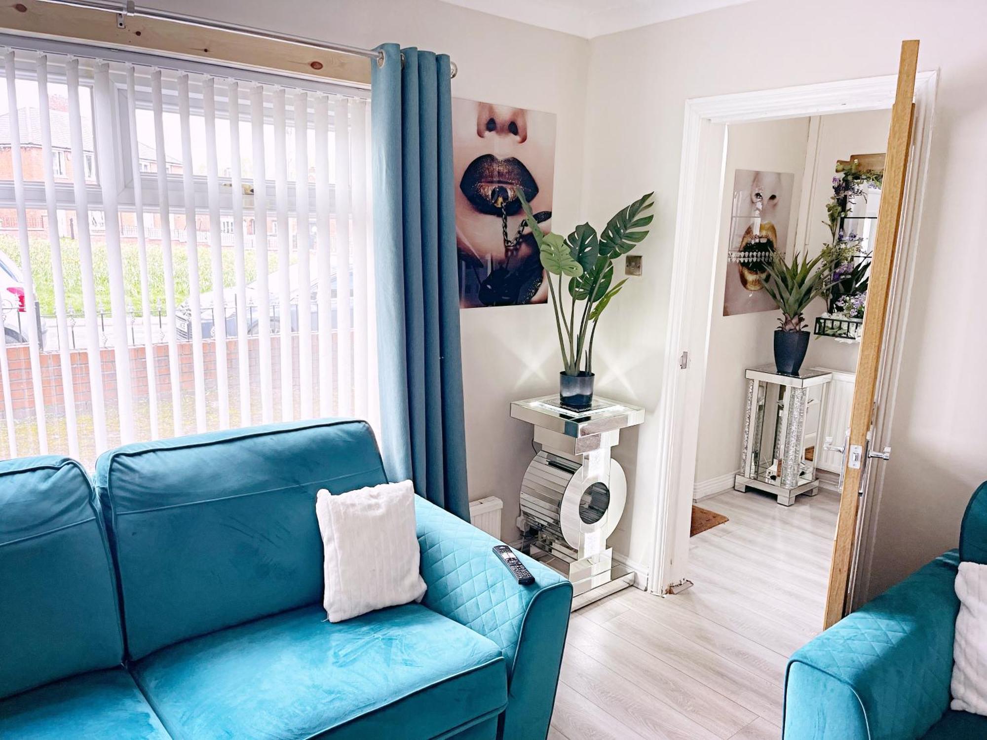 Entire 3-Bedroom Home In Oldham - Guest House Esterno foto