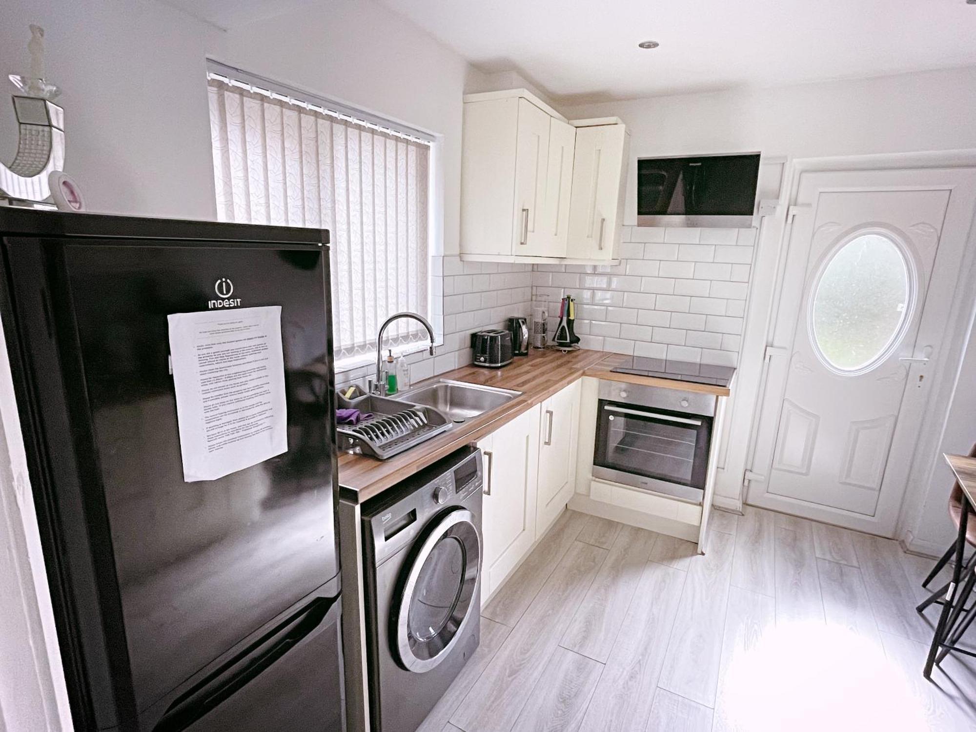Entire 3-Bedroom Home In Oldham - Guest House Esterno foto