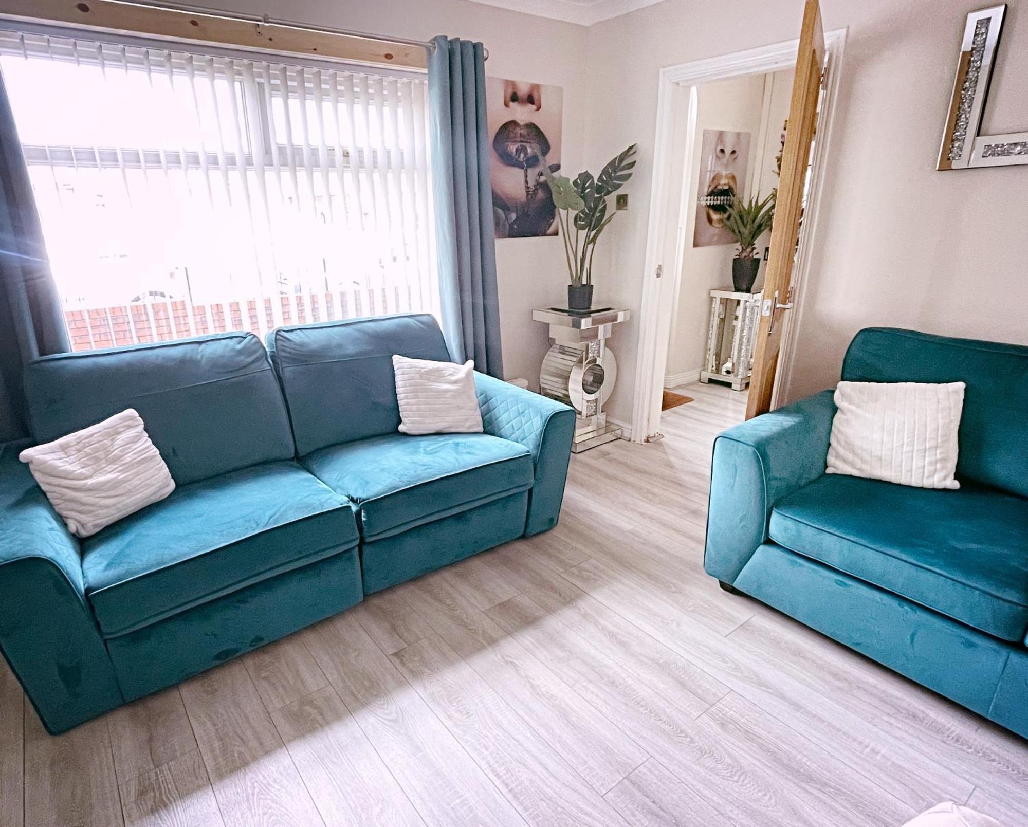 Entire 3-Bedroom Home In Oldham - Guest House Esterno foto