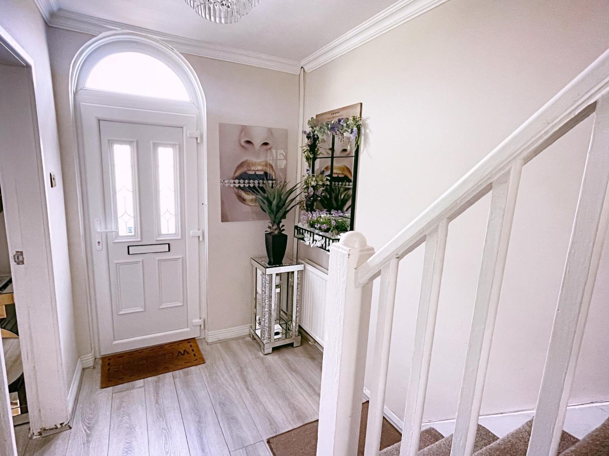 Entire 3-Bedroom Home In Oldham - Guest House Esterno foto