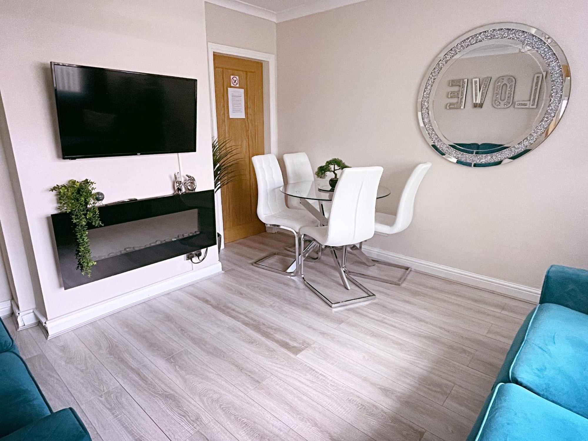 Entire 3-Bedroom Home In Oldham - Guest House Esterno foto