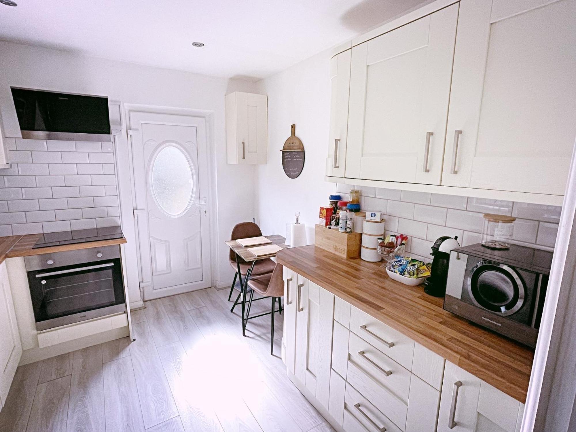 Entire 3-Bedroom Home In Oldham - Guest House Esterno foto